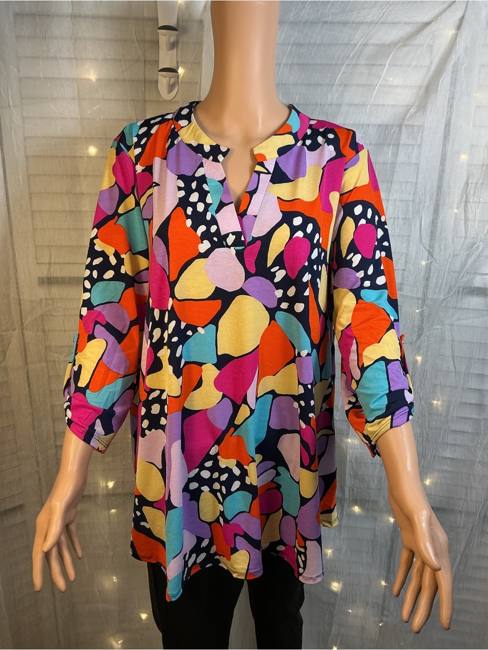 Dear Scarlett Lizzy Vibrant Multi-Color Abstract Notch Tunic (base color NAVY)